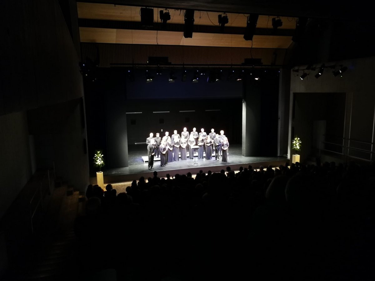 A huge thank you to Podium Düdingen for hosting us tonight, and to our wonderful audience! Such a lovely start to this tour. Next stop: Berner Münster tomorrow at 20:00. See you there!
#switzerland #düdingen #bern #choir #tour #tenebrae