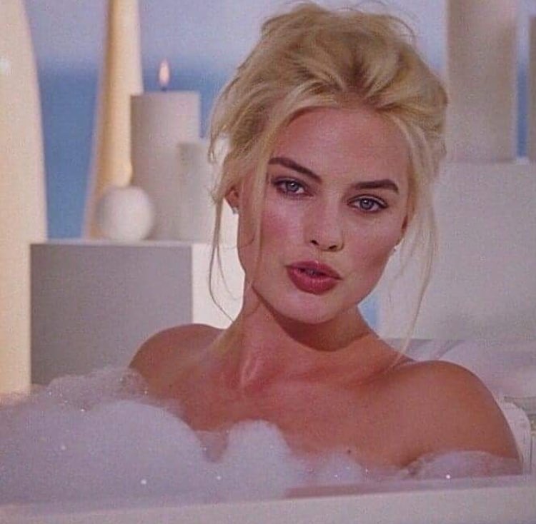 dolcesa_'s tweet image. I wish I looked like Margot Robbie