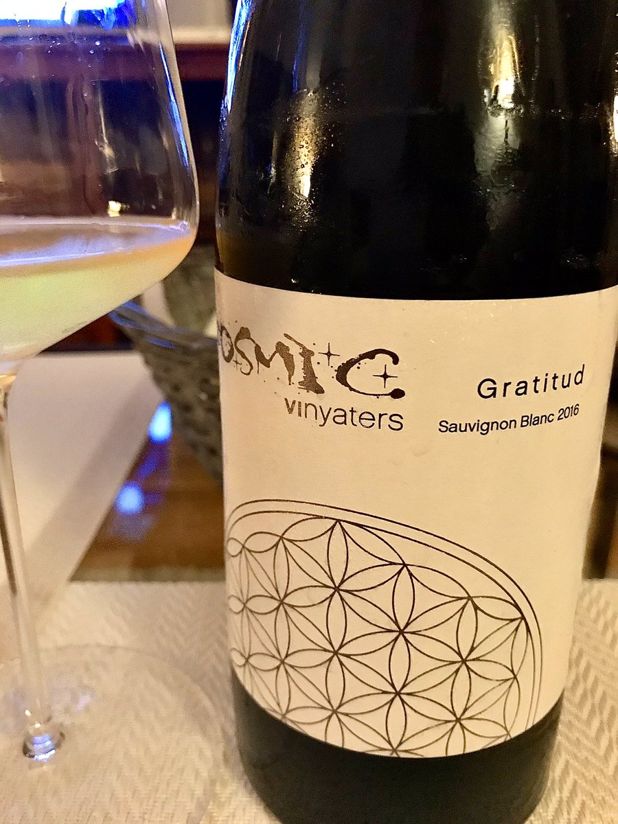 Tartar de atún y una sauvignon que me encanta de <a href="/CosmicCeller/">Cosmic vinyaters</a>