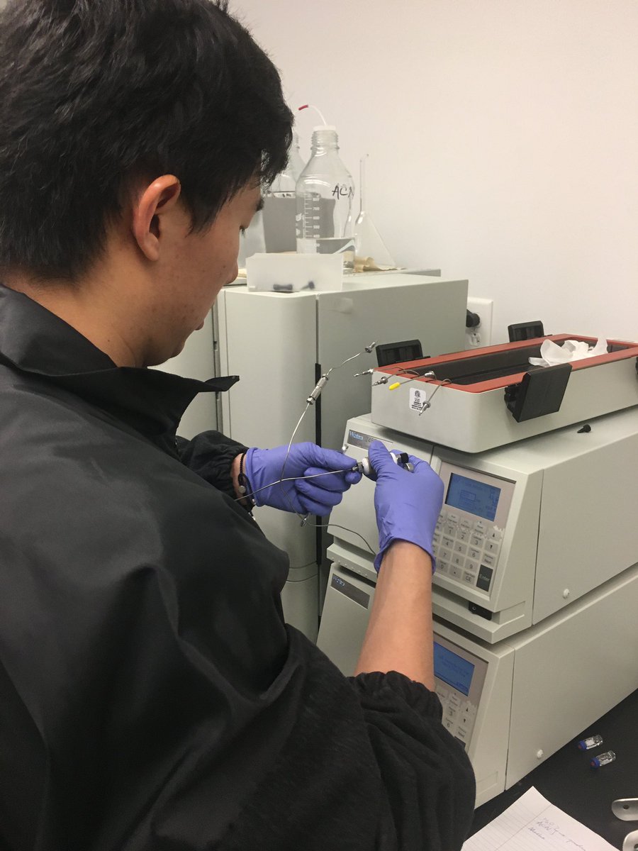 FostonLab's tweet photo. #WashU #engineer 
Jialiang is operating HPLC in our lab! https://t.co/9PYtITPlCz