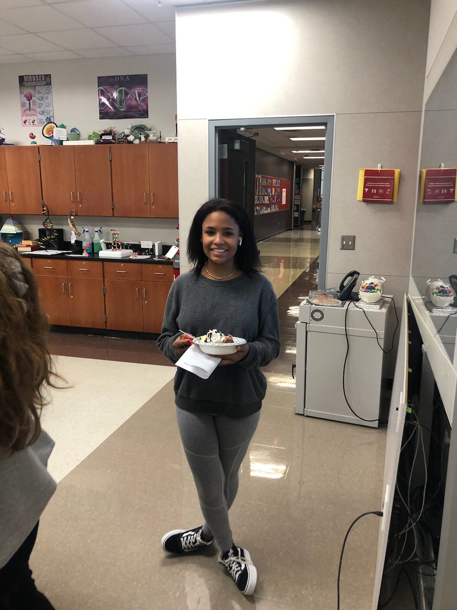 mhscoachklein's tweet photo. This is my favorite lab. @coachbarron88  &amp; I high fived after 3rd period. Because of how awesome our students did! They showed awesome signs of understanding and ALL of them ROCKED protein synthesis! &amp; with that they got a sweet ice cream sundae treat! 🍨🍧🍦#m9gameon @MHS9th https://t.co/SPmUmfWFdk