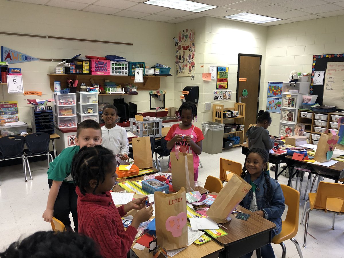 MrsPlumbsClass's tweet photo. ❤️Valentine’s Day card exchange ❤️ https://t.co/K0R2SvzT2U