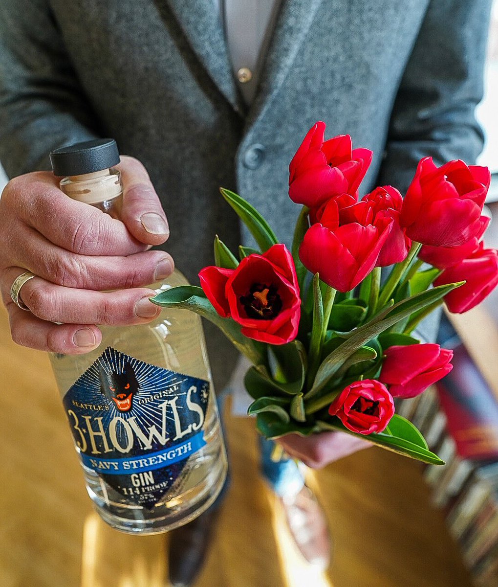 Happy Valentine’s Day! Don’t forget the flowers or the #3Howls! ❤️❤️❤️