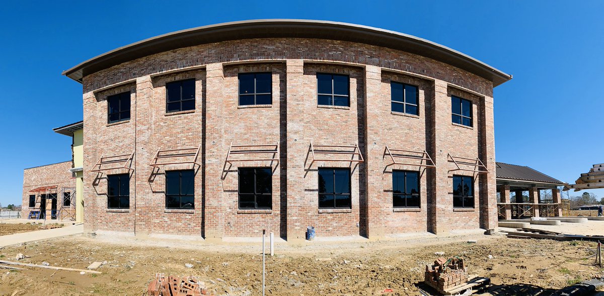 ConstructionARL's tweet photo. The First National Bank of Jeanerette on Camelia Blvd. is moving right along! Our Friday just keeps getting better. These Louisiana skies are making a great backdrop for pictures! #teamARL doesn’t at all mind putting in the work with this February weather! #commercialconstruction https://t.co/dTzDRPrW5k
