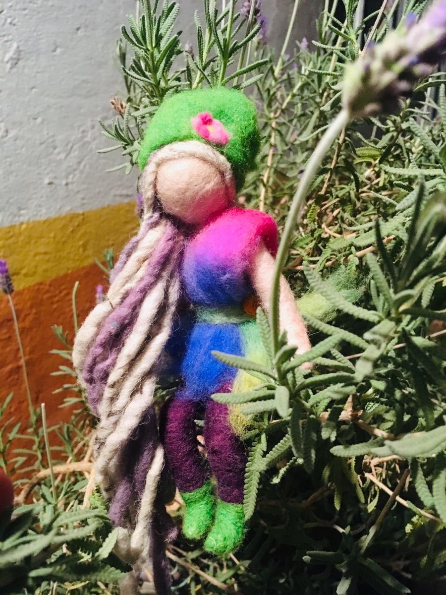 EscuelaRaices's tweet photo. Hermoso proyecto de #lanapicada por nuestro club Casita. Mamás de la escuela que reúnen cada semana para hacer #manualidades para la #escuela. #waldorf #waldorfmoms #mamaswaldorf #comunidad #waldorffamilies #fundraising #crafts #needlefelting https://t.co/ZLXRRgjsjG