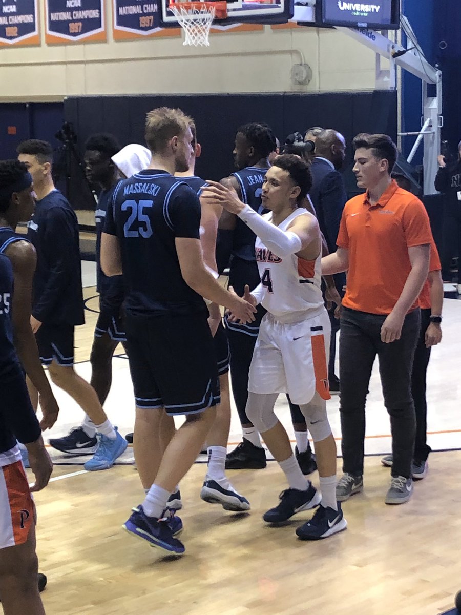 SamLagana's tweet image. Tomorrow night is a sell-out at #FirestoneFieldhouse - the biggest house in Malibu - as @PeppBasketball hosts #2Gonzaga in @WCChoops !  Get ready to get loud.  The house and people were pumped last night for the game and we hosted the StandUpToCancer night.