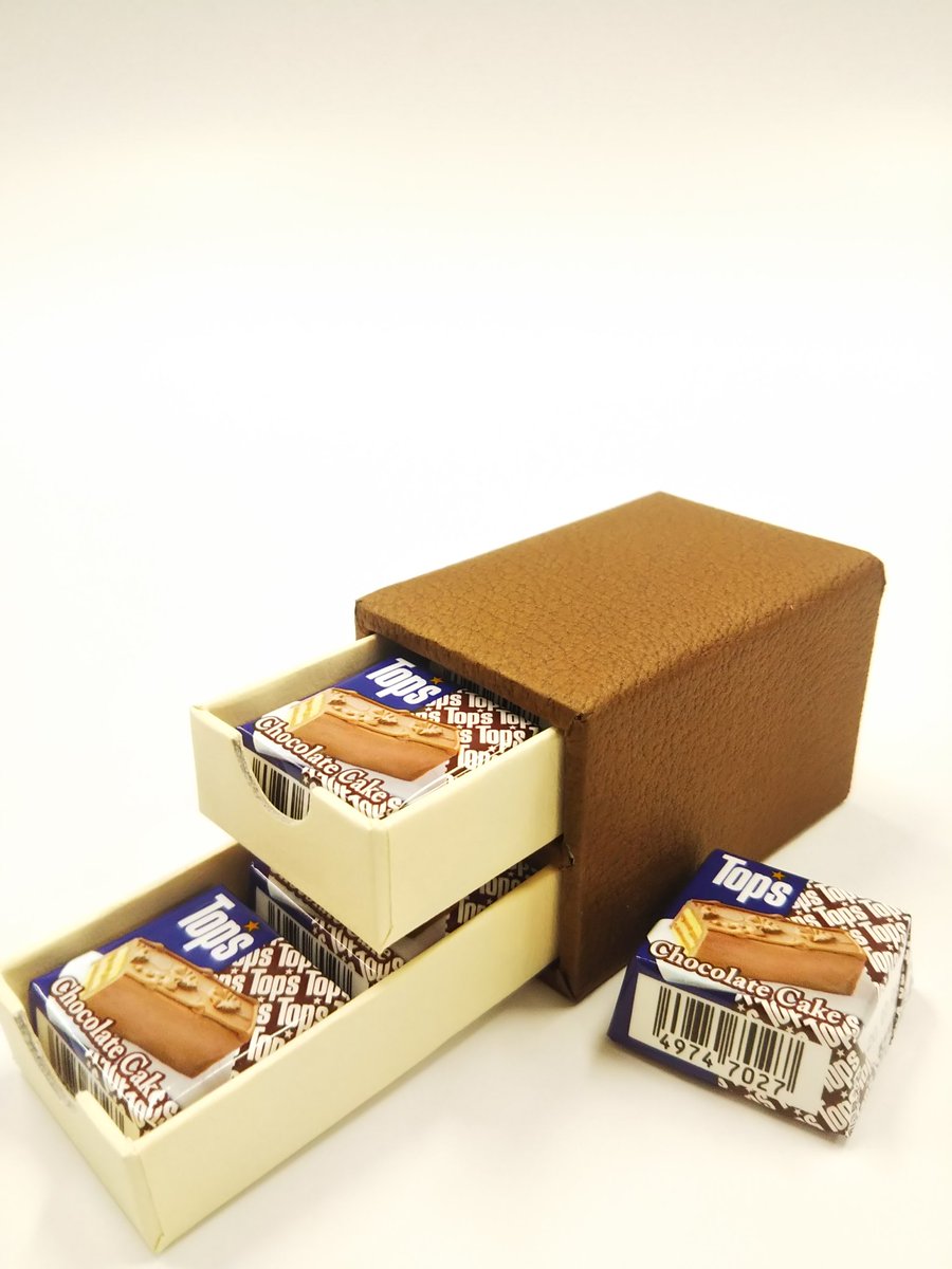 加藤紙器製作所 Sur Twitter 2段引き出し貼箱 チョコレートケーキをイメージして作ってみた貼り箱です Topsのチロルチョコが2 個 2段計4個収納可能です 今日の貼箱 引き出し式