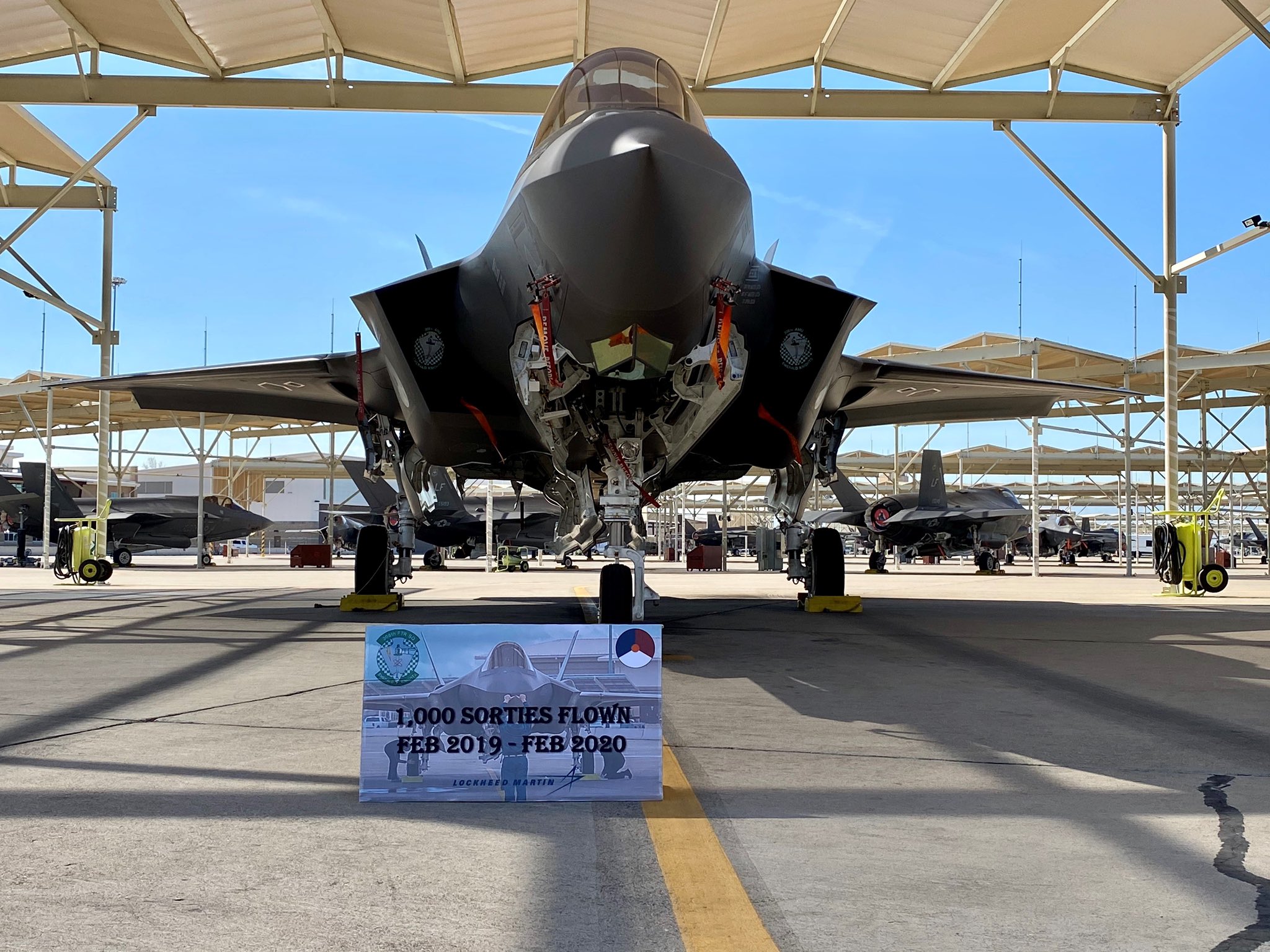 EQxgGgoUwAAn4RM.jpg:large