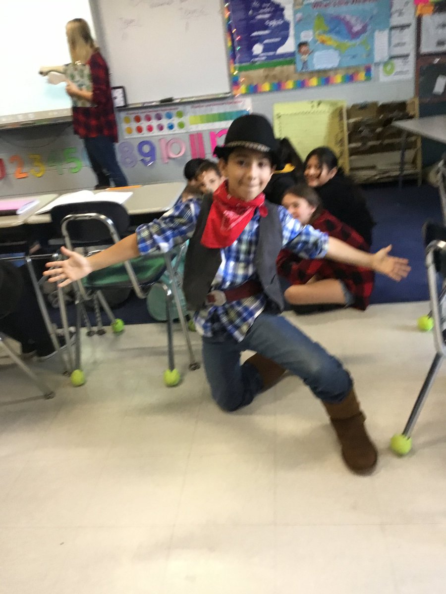 CastleHayneES's tweet image. We know how to have fun at the Castle! #cheshc #nhcschat