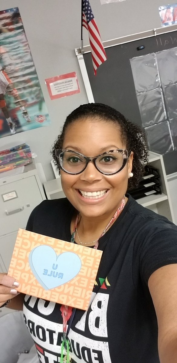 ShakirahThomas2's tweet photo. Happy Valentine's from Mrs. Thomas and @DiscoveryEd!!! #DENLove #DEexperience #PasadenaISD #JacksonIntermediate #Wildcats #DiscoveryEducation https://t.co/BDFw7DkK5J