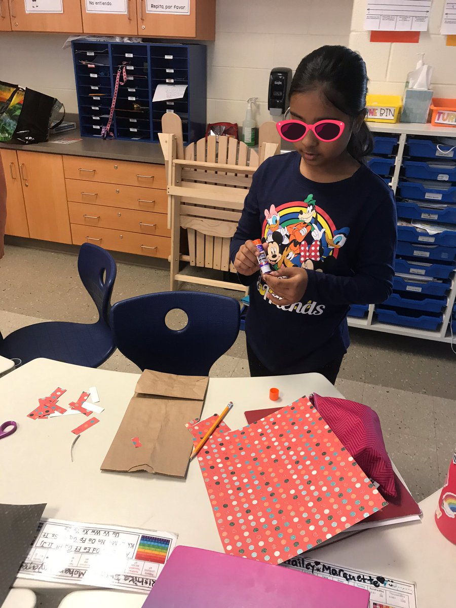 Ms_ThompsonBCPS's tweet photo. Using various recyclables to construct mailboxes for our valentines STEM project. Ss worked diligently to create a mailbox that was functional and used their creativity to decorate them! ❣️ https://t.co/Hnn40vg0Up