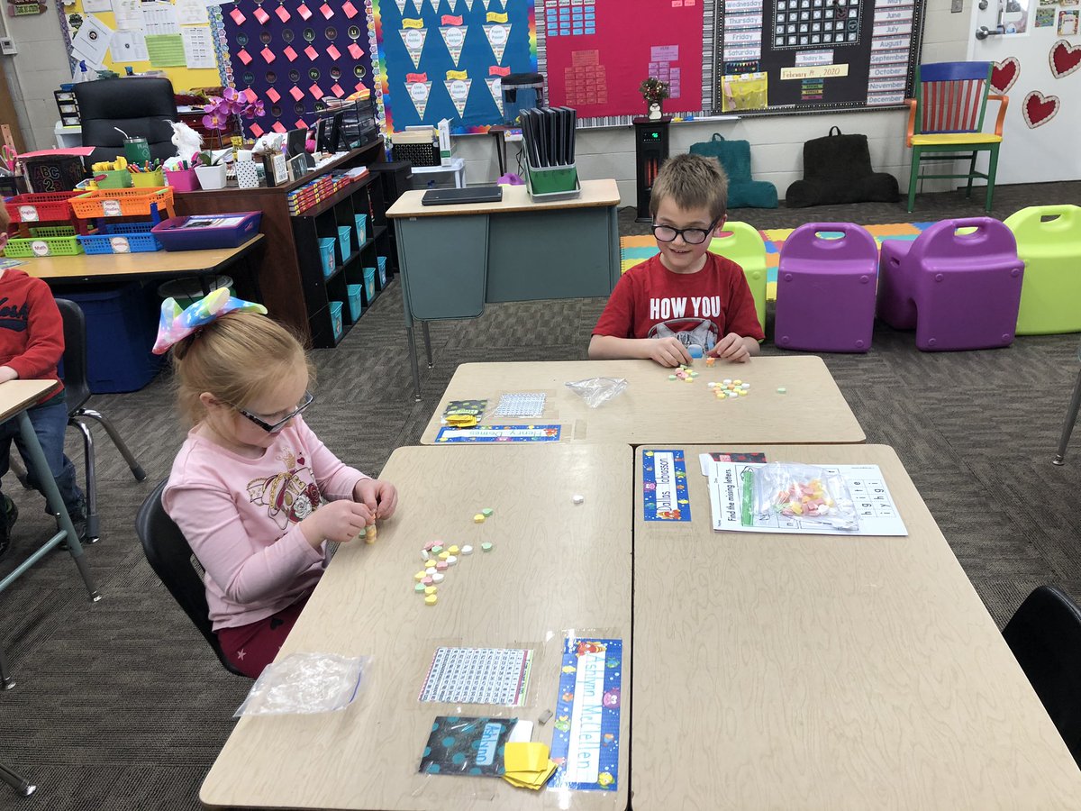 ashirley81's tweet photo. Valentine’s Party Fun! Minute to win it games! Lots of laughing in our classroom today! 💕 #firstgradefun #maywoodpride @MaywoodSchool https://t.co/QkYPnDWSGz