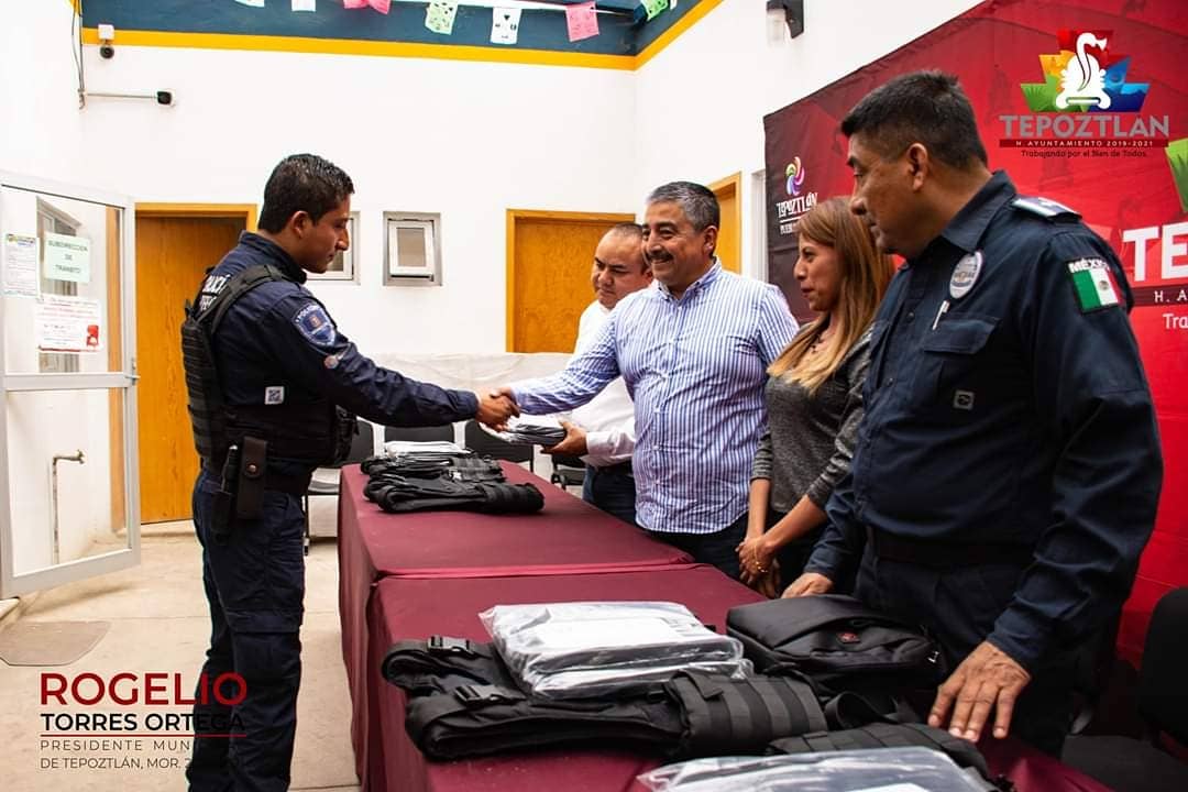 ATepoztlan's tweet photo. Para Rogelio Torres Ortega, Presidente de Tepoztlán, atender las necesidades de los servidores públicos y brindarles herramientas que les permitan desarrollar en mejores condiciones su trabajo, es de suma importancia para que así puedan ofrecer a la comunidad un mejor servicio. https://t.co/543Vsm1OSh