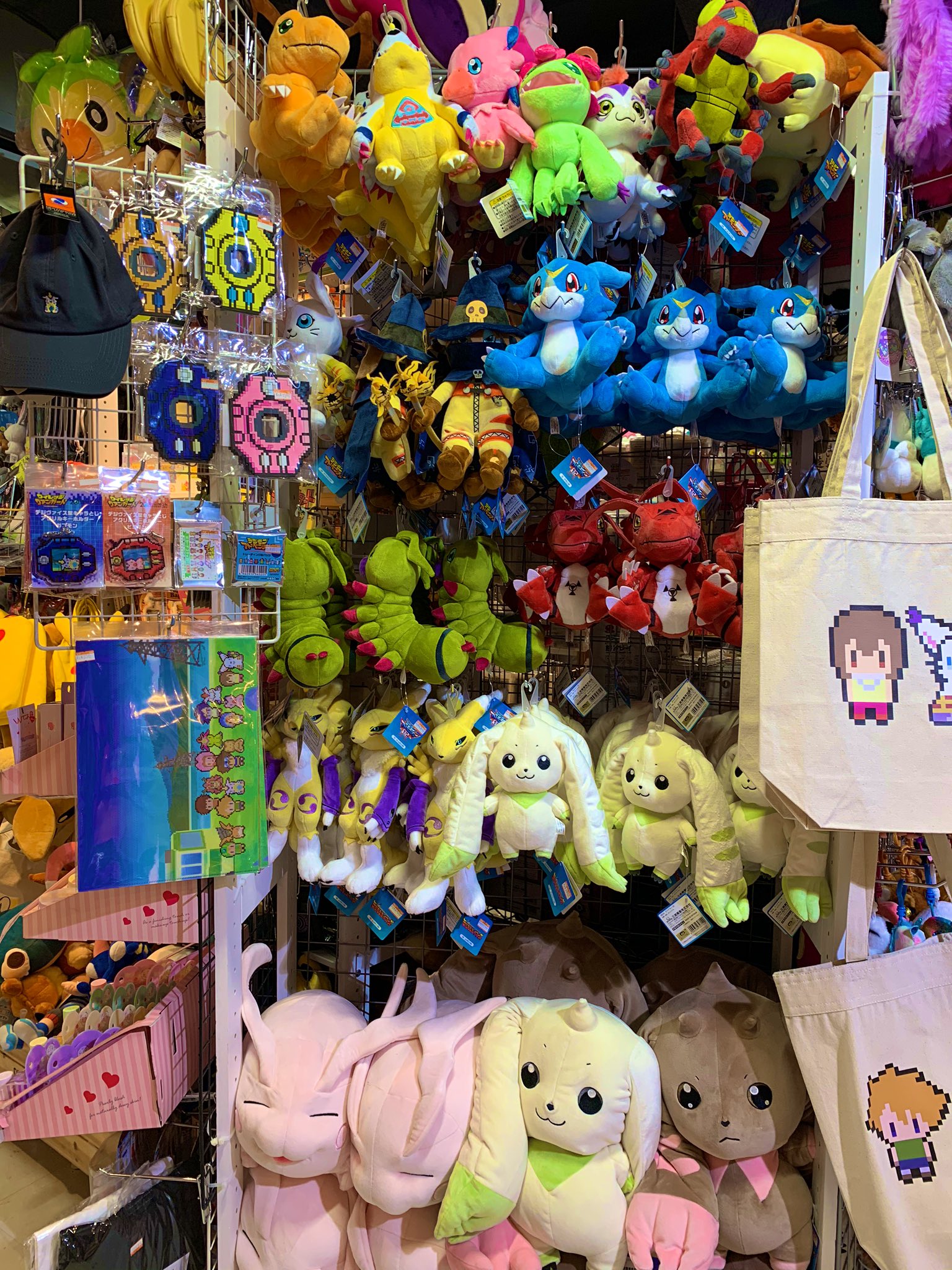 ヴィレッジヴァンガード札幌エスタ Pa Twitter 本日より デジモン ぬいぐるみ クッション 札幌エスタ店でも先行発売 これはエモいぞ 無限大だぞ みんなの迎えを楽しみに待ってるぞ ヴィレヴァン ヴィレッジヴァンガード札幌エスタ Pa Twitter 本日より デジモン ぬいぐるみ クッション 札幌エスタ店でも先行発売 これはエモいぞ 無限大だぞ みんなの迎えを楽しみに待ってるぞ ヴィレヴァン