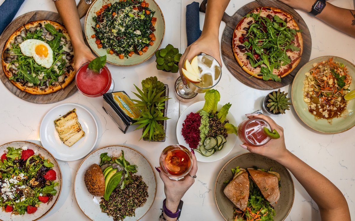 Happy Valentines Day from Phoenix! Celebrate this weekend at the Arizona Gay Rodeo, Arizona Cocktail Weekend, the Arizona Vegetarian Food Festival and more: bit.ly/WeekendFeb14 🤠🍸🥕

#myphx