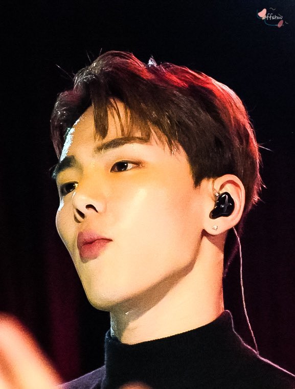 offshw's tweet image. 200214 the roxy 

beside u 😘
#셔누 #ショヌ #SHOWNU
@OfficialMonstaX