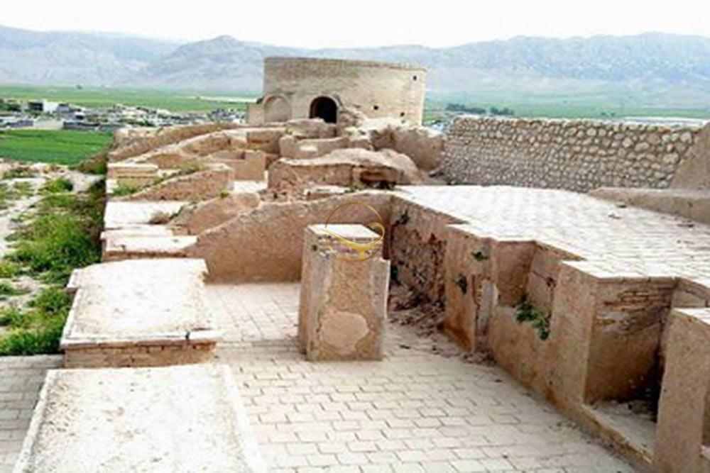 Tonight I'm going back a bit in time again for my Iranian cultural heritage site thread. Harireh is a city from the 8th century located on the island of Kish in Iran.