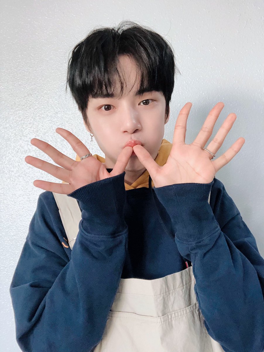 OfficialMONSTAX's tweet image. [#민혁] 몬베베 5구5구’ㅡ’