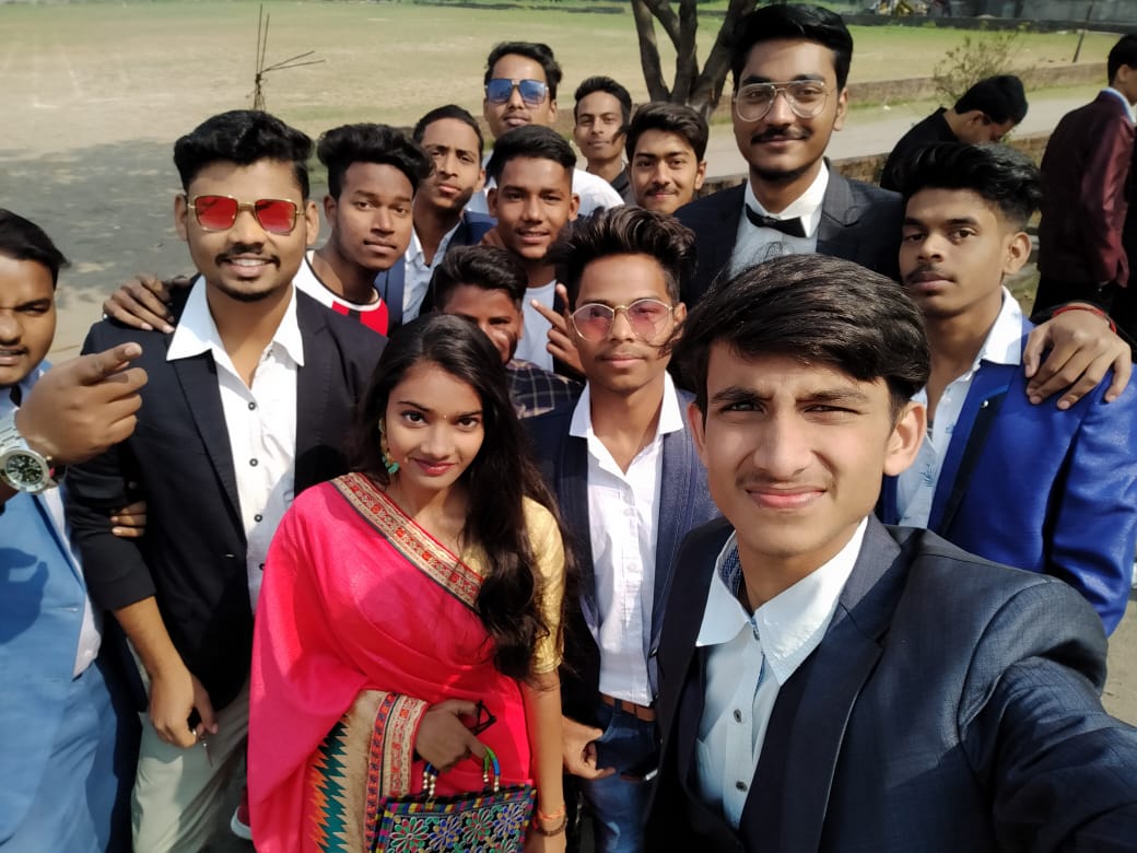 Mr_Gangadhar_'s tweet photo. Kuchh Khass Pal😀😀😀...
.
.
Collecting pics to make #_Memories..
.
#farewell #lastday #friendship_forever.. https://t.co/KE9jOn0sX0