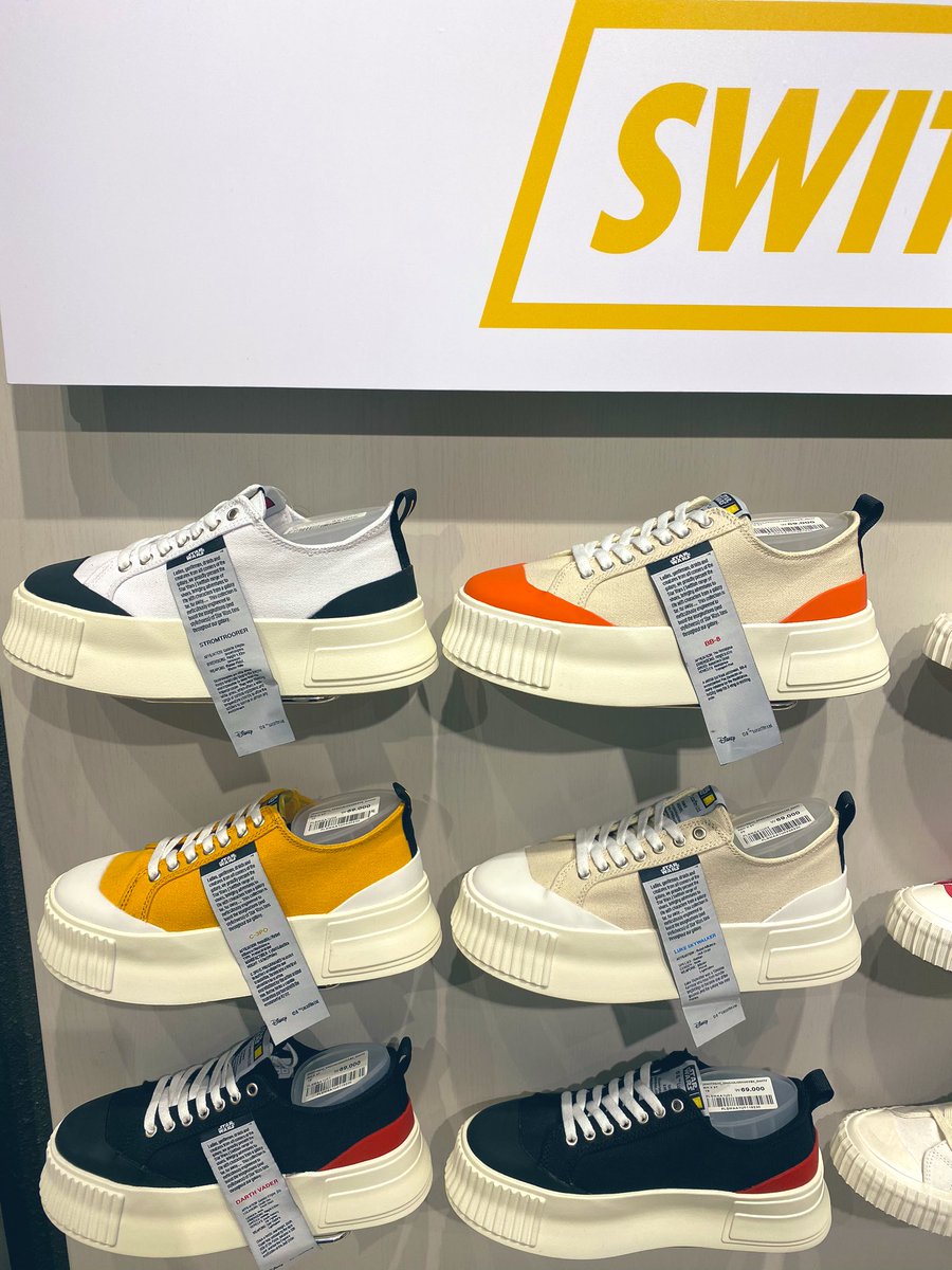 _8chakriya8_'s tweet photo. ยังรับพรีอยู่จ้า 🇰🇷👟💕
#StarWars #switfish พื้นสูง6cm ใส่แล้วเบาๆ #รองเท้าลงหลุม
ราคา 2690฿📦ส่งฟรีems (*มัดจำก่อนได้1000฿) ➡️🇰🇷 สนใจทักสอบถามก่อนได้นะค่า dm//line:cha229900  #พรีออเดอร์เกาหลี #ของมันต้องมี #รองเท้า #แฟชั่นเกาหลี #ตลาดนัดรวมด้อม #รองเท้าเกาหลี #พรีเกาหลี https://t.co/cHeuIL4FVg