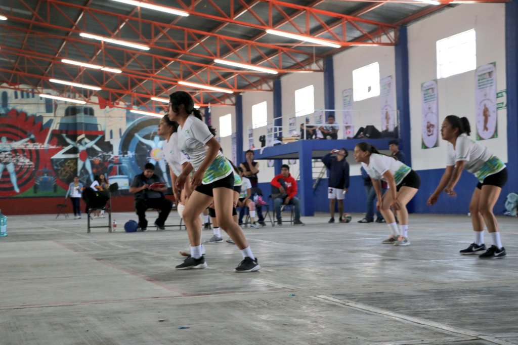 utvco's tweet photo. #EnImágenes Exitosa jornada para la selección de Voleibol Femenil 🙋‍♀️🏐, en el #ERDCUT2020 que se realiza en la @UT_Oriental.
#HalconesUTVCO vs UT de Huejotzingo
1er. Set 25-17
2° Set 25-15
¡Vamos por más!
#OrgulloUTVCO 🎉🎉 https://t.co/UyJBoVqJTX