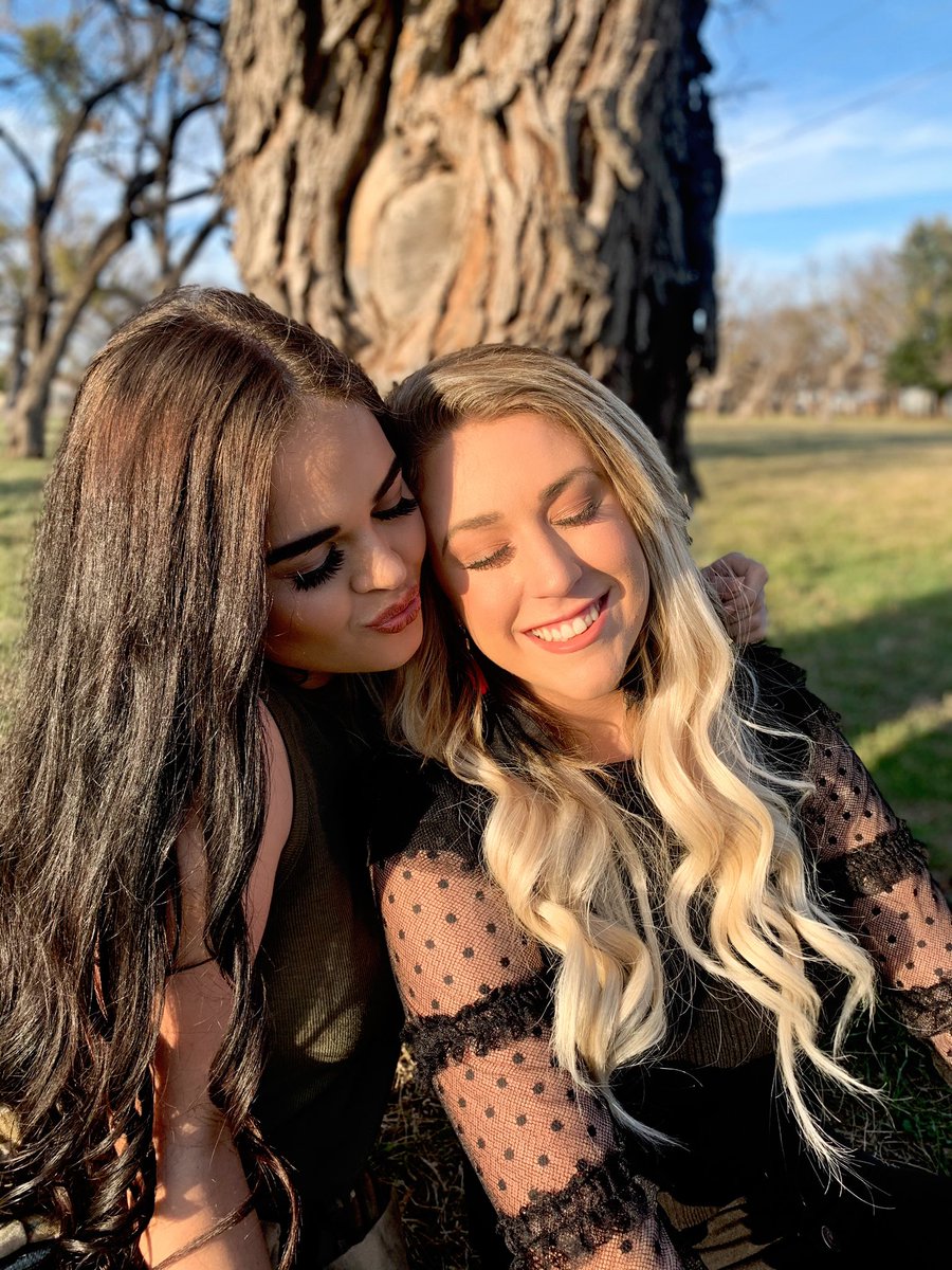 kyyliesmmith's tweet photo. happy Valentine’s Day to my gf❤️ (sorry to steal your girl like this @Nick0Wisniewski) https://t.co/1YdcEaTHco