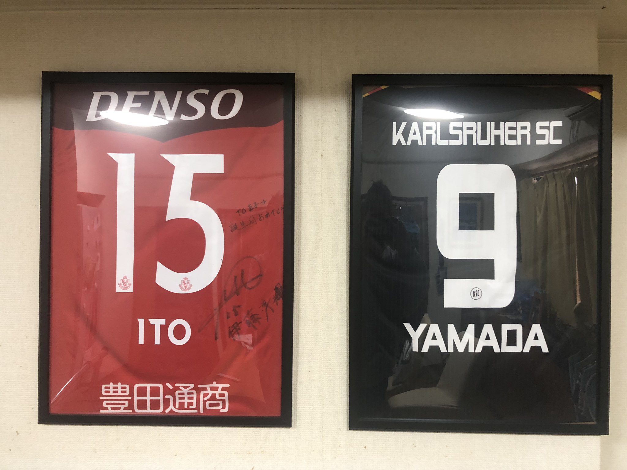 鈴木稔唯 على تويتر ダイソー 別名ユニフォーム額 再び購入 カールスルーエscの時の山田大記ユニフォームと名古屋グランパスの時の伊藤洋輝ユニフォームの移籍チームコーナーを作ってみた Daiso最高です 鈴木稔唯 على تويتر ダイソー 別名ユニフォーム額 再び購入 カールスルーエscの時の山田大記ユニフォームと名古屋グランパスの時の伊藤洋輝ユニフォームの移籍チームコーナーを作ってみた Daiso最高です