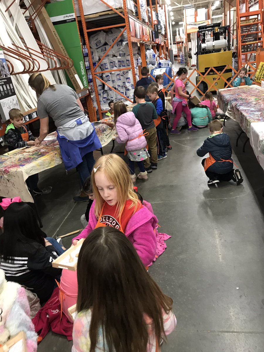 Elementary kids workshop. We had 65 first graders within 30 minutes. Controlled chaos but it was great. <a href="/HD3607/">boneta chandler</a> <a href="/Dsrthorn/">Derrick Ramsey 3604</a> #store3607 #futureorangelife