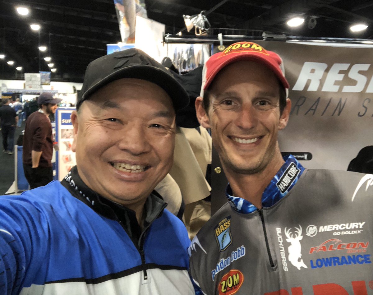 FishHardDave's tweet photo. Unexpected surprise at the @TOfishingshow today! Bassmaster Elite Pro @bcobbfishing made a surprise appearance! Great catching up! Best of luck at the Bassmaster Classic! #ClassicBound #PrideOfSouthCarolina #SpringFishingAndBoatShow https://t.co/xrjBSFMxQN