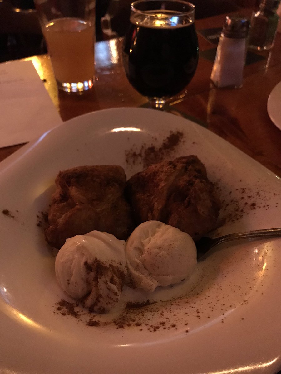 2RoadsTimP's tweet photo. Delicious dessert pairing! Espressway Stout with apple dumplings and vanilla ice cream. Galentine’s Day at O’Connor’s! https://t.co/MgVYq2tfmR