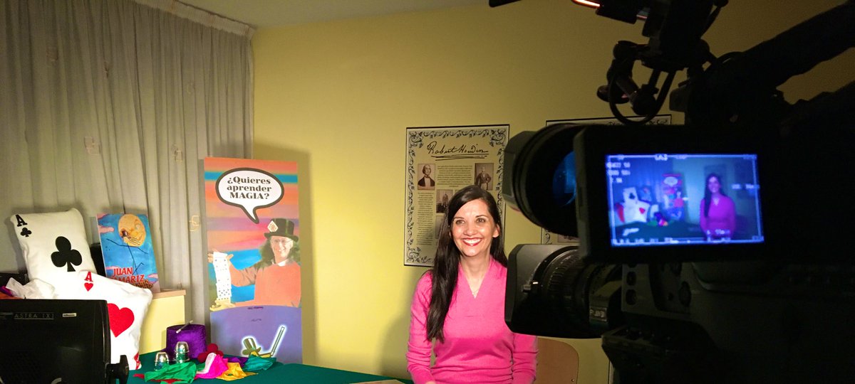 Hoy domingo 15, en #tve <a href="/telediario_tve/">Telediarios de TVE</a> podréis ver a varios de los magníficos profesores de La Gran Escuela de Magia “#AnaTamariz” 

<a href="/MiguelGomezMago/">Miguel Gomez</a> <a href="/jorgeblass/">Jorge Blass</a> y a @AdrianMarmac haciendo #Magia con el cubo de Rubik