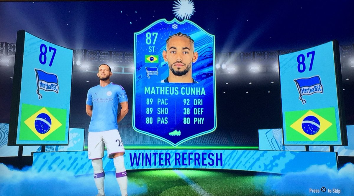 mrvix246's tweet photo. I’am happy I left my #FUTChampions rewards packs for today because I pull a #WinterRefresh 👍🏽 https://t.co/cZ5HmxVmni
