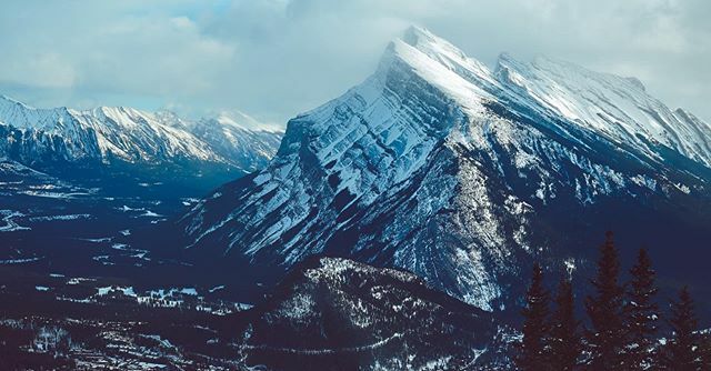 BOnyszko's tweet photo. The view from mount Norquay is pretty fantastic.  Have to get up there for a sunset one of these days. https://t.co/5Q9eaaAZVI https://t.co/SIzOByMPOy