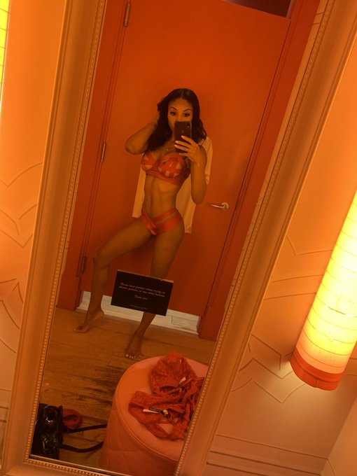 Trying on outfits at Victoria secrets and getting naughty 😈 come see https://t.co/aedbyeJ6A0 https://t