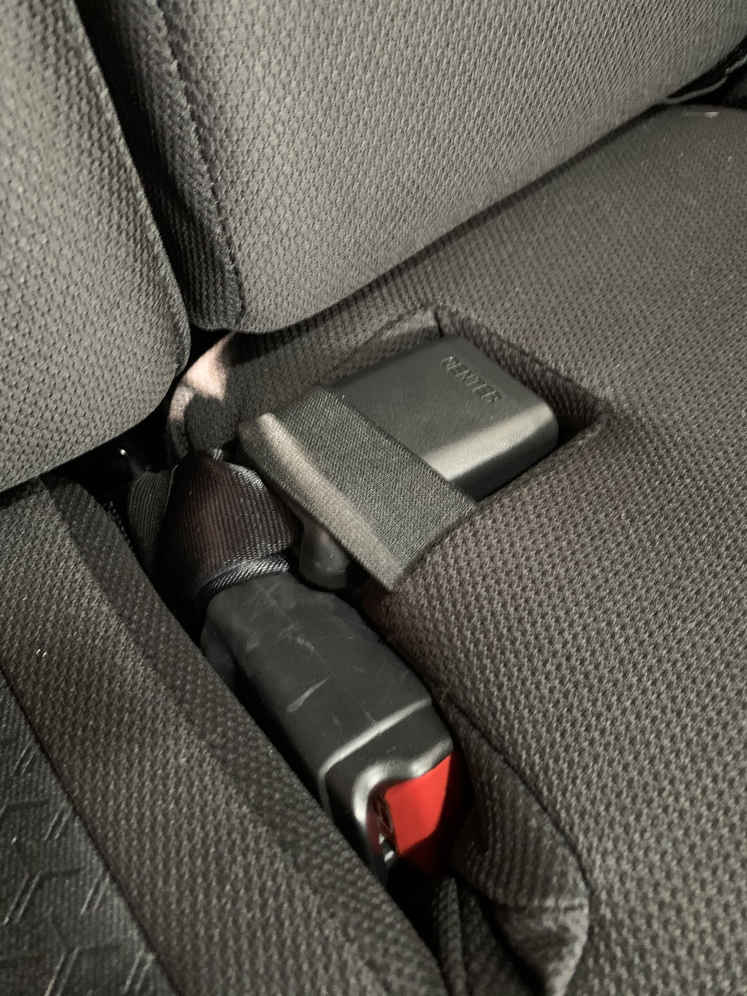 味付きのり 後席３席シート用シートベルトの運転席真後ろと真ん中の席用のシートベルト受け口が交差しているような気がするのですが皆さんの愛車もこのような使用ですか ダイハツ ダイハツロッキー ロッキー トヨタ ライズ T Co