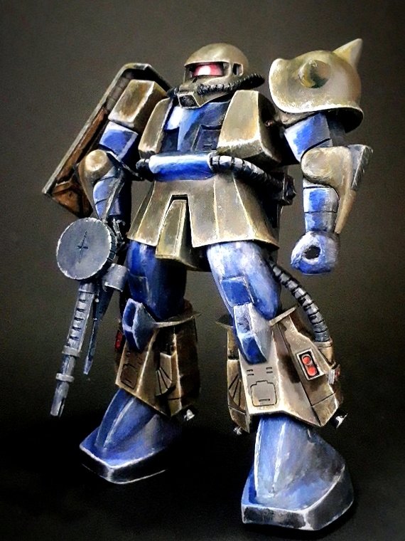 シャア専用料理長 旧キット06rザク 完成しました 胴体は定番ハの字加工 腕 脚 足首はアルミ線関節にしてます 塗装は水性ホビーカラーでベタ塗り アクリル絵の具 エナメルでイラスト風陰影を入れました ベテランのms乗りをイメージした旧ザク風の