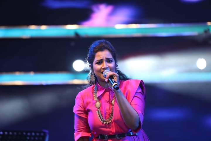 SonaSsg's tweet photo. *EXCLUSIVE CLICKS*(SET-4)
Musically blessings! π
Its FULLY WRAPPED! OMGGG!
This is how the nightingale of India @shreyaghoshal enthralled packed audienceπ₯ last night in #Vellore at @VIT_univ instilled her mellifluous voice, amazing tracklist & ultimate passion. π
#SGrocks https://t.co/wWrsQOH0tw