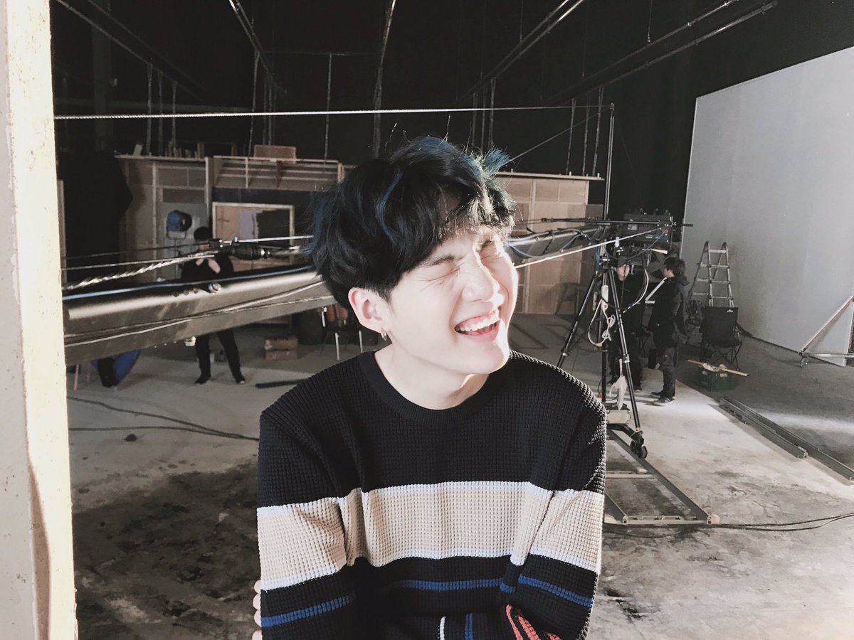 seokjingorkhali's tweet image. Don't you love it when yoongi smiles like this
My heart melts yoongi

#BoyWithLuv #BestMusicVideo #iHeartAwards @BTS_twt