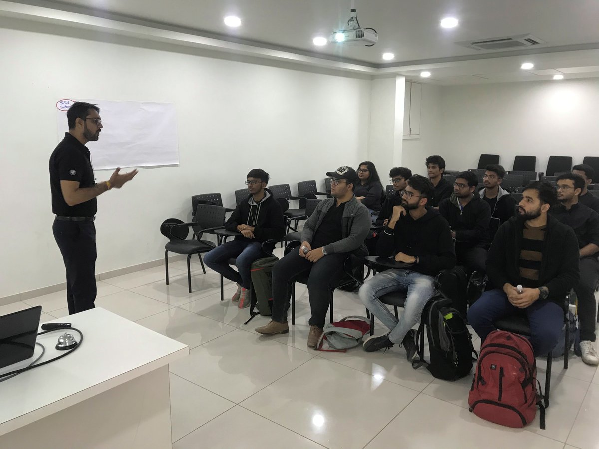 Unitedidesign's tweet image. The Automobile &amp;amp; Transportation Design department took a group of students (Semester-4) for a live Sketching Session at BMW-Mini Gallops showroom in Ahmedabad, as part of their advanced sketching and marker rendering techniques module.

#UID #KarnavatiUniversity #automobiledesign