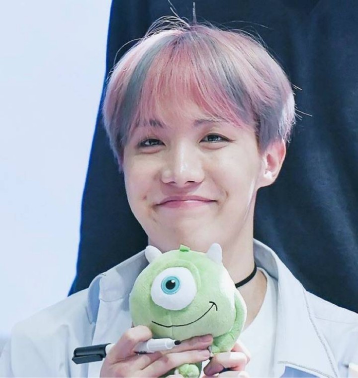 Is_me_yellow's tweet photo. @myyellowman @Fiona_RJINnie02 @BTS_twt #BTSARMY (@BTS_twt)
#BestFanArmy #iHeartAwards https://t.co/pgql73gvTP