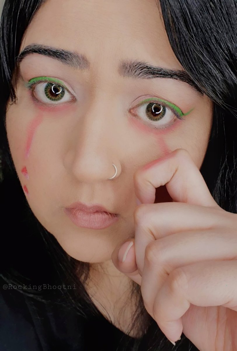 RockingBhootni's tweet photo. My 2nd #ValentinesDay2020 look,recreated off the talented @onlygetbright with few tweaks.Tried my best to get a similar facial expression as her, but massively failed.😹
Yesterday when trying to do this look,poked myself in the eye😹 
Used #bloodsugar #abhprimer #nyx #rvltnmkp https://t.co/UEF6vW0j2K
