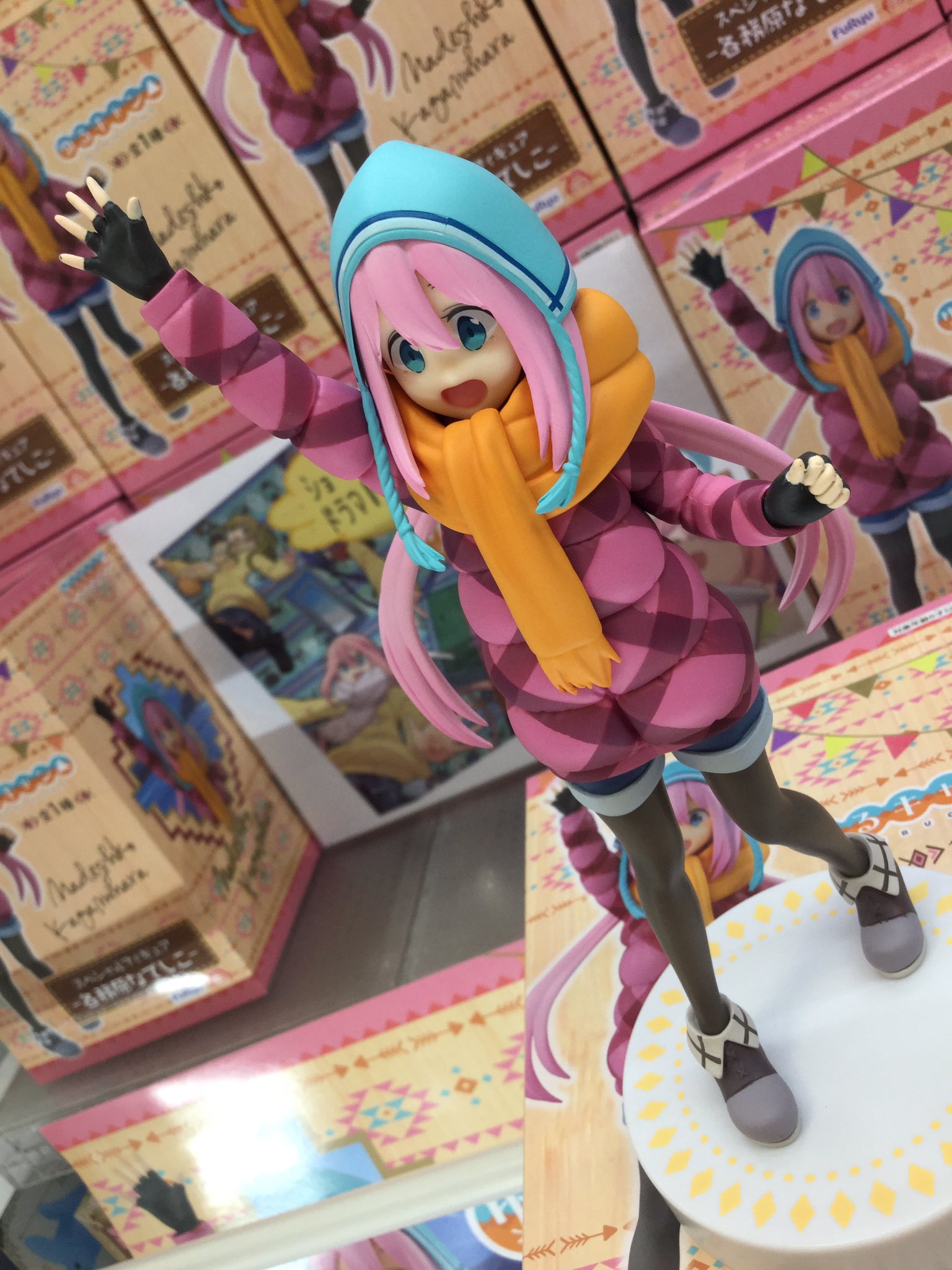 タイトーfステーション三宮西館店 ゆるキャンから各務原なでしこちゃんのフィギュアが登場 現在 へやキャン とドラマ ゆるキャン が放送中 見るとキャンプがしたくなる 可愛いなでしこちゃんをgetするなら当店へ たすけてリンちゃん