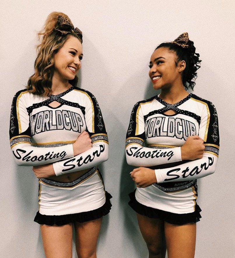 _karamaloney's tweet photo. okay cheer world i need your help... i think i might’ve found my twin. pls help me find her! https://t.co/VmqxjYp7St