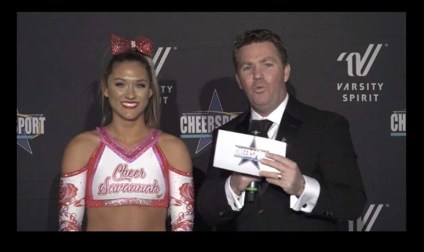 _karamaloney's tweet photo. okay cheer world i need your help... i think i might’ve found my twin. pls help me find her! https://t.co/VmqxjYp7St