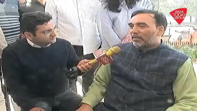 #Delhi | @arvindkejriwal के शपथ ग्रहण समाहरो का जायज़ा लेने रामलीला मैदान पहुंचे दिल्ली सरकार के मंत्री @AapKaGopalRai | देखिये 'आजतक' संवाददाता @sushantm870 की #ReporterDiaryअन्य वीडियो : http://bit.ly/IndiaTodaySocial …