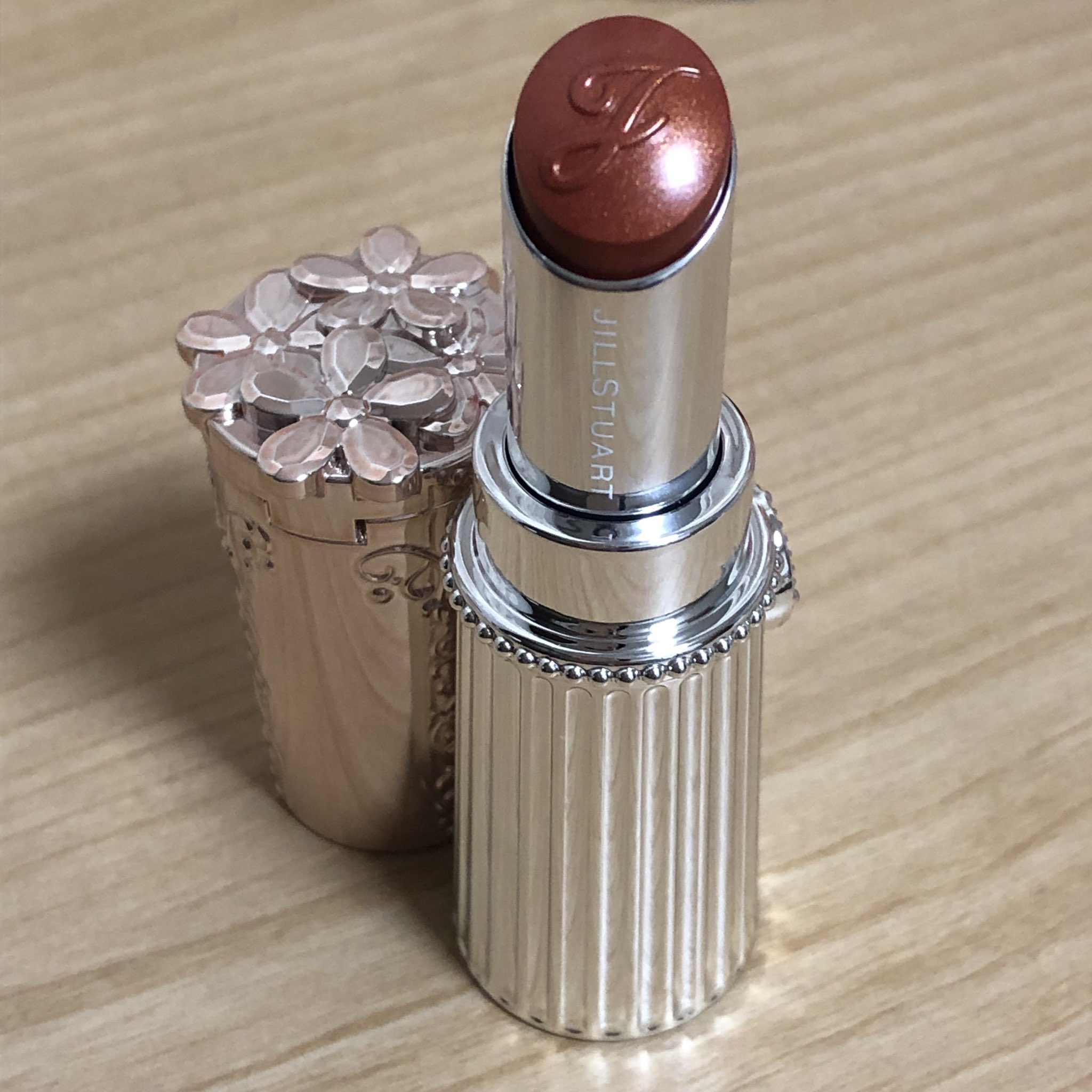 られ ジルスチュアート リップブロッサム68 Classy Marigold 本当に本当に可愛い ずっと探してたラメ入りのテラコッタブラウンリップをまさかジルが出してくれるとは思わなかった 青みピンクが多いイメージだった キャンメのキャラメルテラコッタに近い られ ジルスチュアート リップブロッサム68 Classy Marigold 本当に本当に可愛い ずっと探してたラメ入りのテラコッタブラウンリップをまさかジルが出してくれるとは思わなかった 青みピンクが多いイメージだった キャンメのキャラメルテラコッタに近い