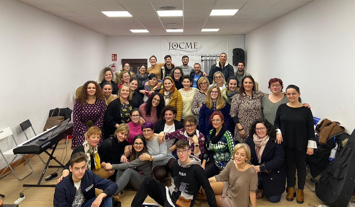 CoroMenosEsMas's tweet image. Un año más, volvemos a nuestro Carnaval Romano con más ganas e ilusión que nunca. Con el conjuro preparado y nuestros nervios en aumento, hoy comienza nuestro aquelarre carnavalero. Esperamos que disfruten con nosotrxs, pues nosotrxs lo haremos con ustedes... 🧙‍♀️🔮🐈