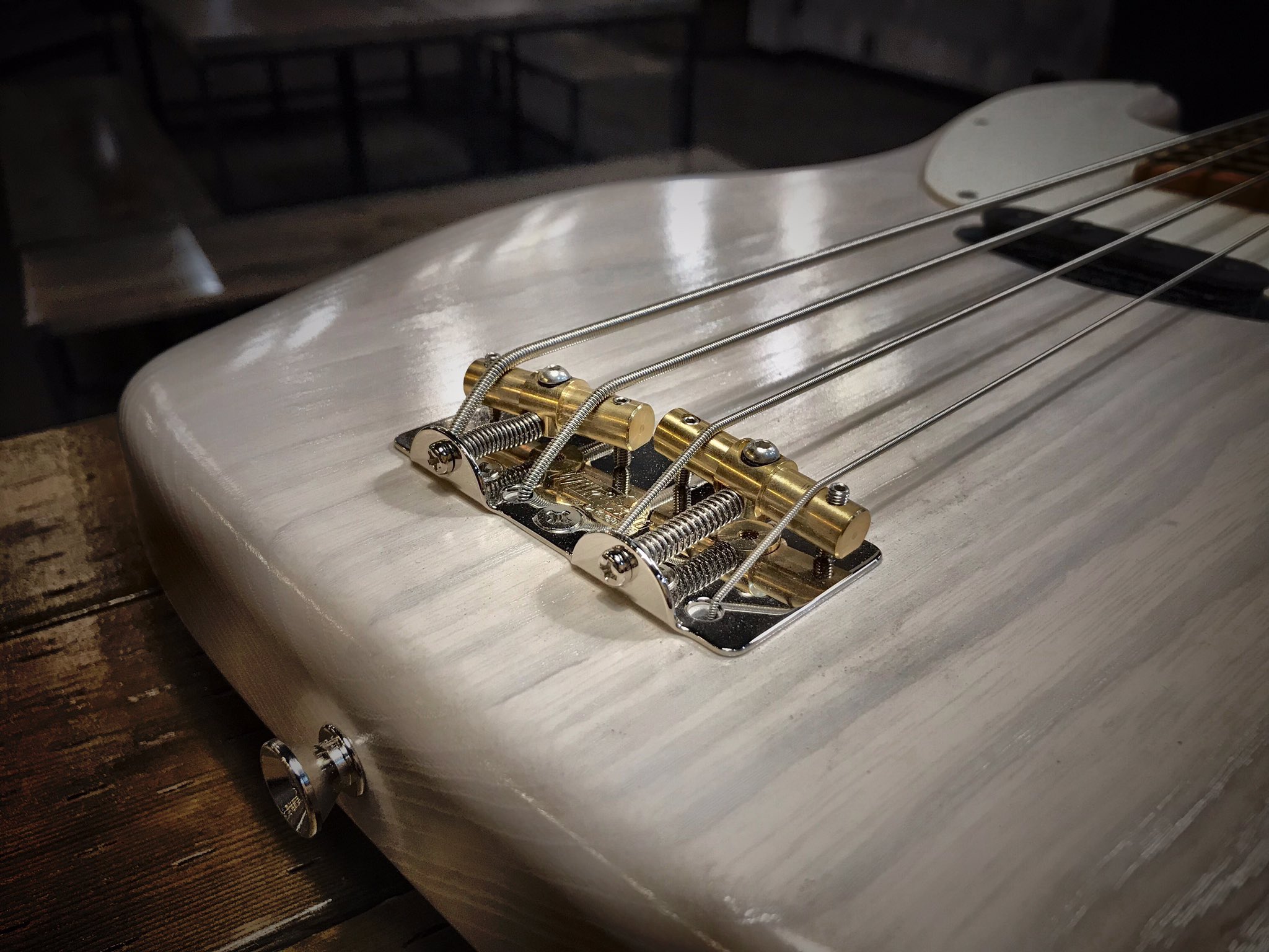 COMBAT GUITARS（オーダーギター・ベース｜ギター・ベース修理