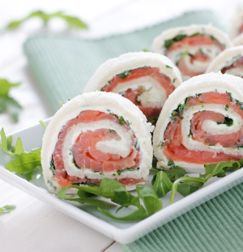 ROTOLINI SALMONE E RUCOLA devi fare un piccolo aperitivo? Hai bisogno di qualche idea veloce per il tuo antipasto? Ecco qui la ricetta!. ⠀⠀
SCOPRI LA RICETTA COMPLETA  ➡️ buff.ly/2Hq3Mz0