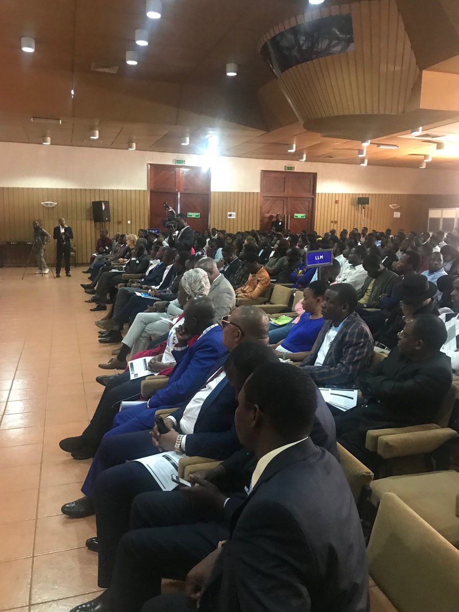 Mapon_Matata's tweet photo. Heureux d’avoir échangé à Strathmore University à Nairobi avec les étudiants parmi lesquels de nombreux congolais sur le binôme leadership-gouvernance et son impact sur le dévpt de l’Afrique et particulièrement de la RDC. Merci au corps académique de cette Univ. de m’avoir reçu. https://t.co/dhnpQqGKJn